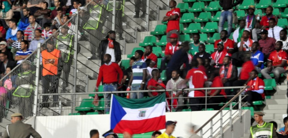 También hubo un pequeño grupo de afición del Nzalang Nacional. 