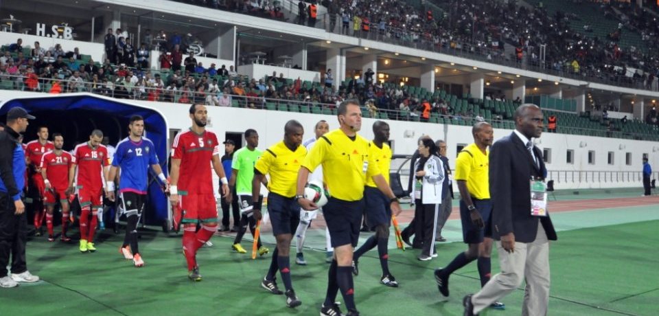 Salida al campo de los jugadores. 