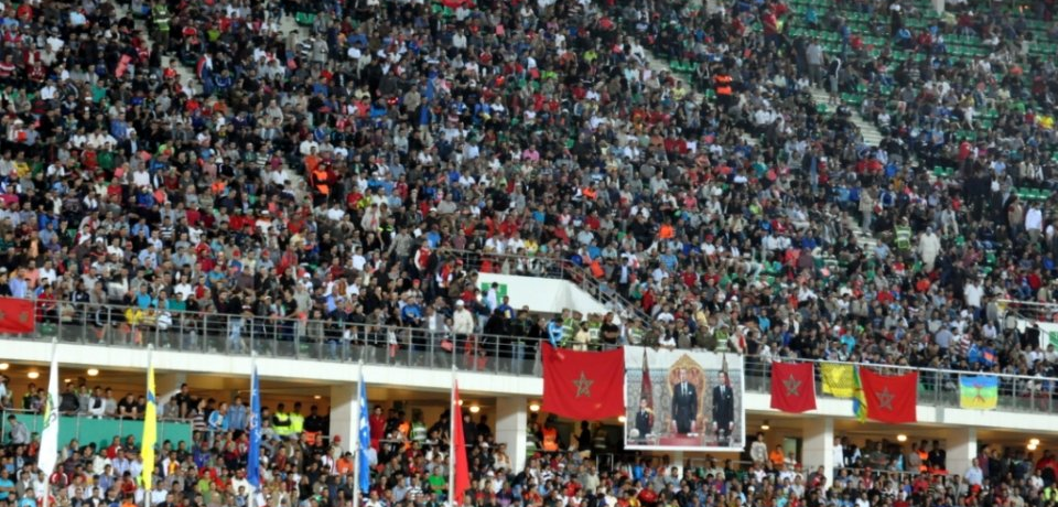 El campo estaba lleno y no dejó de apoyar a su equipo. 